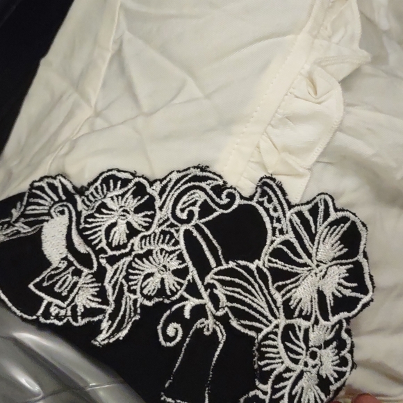 Alice in wonderland embroidered top - Picture 16 of 16